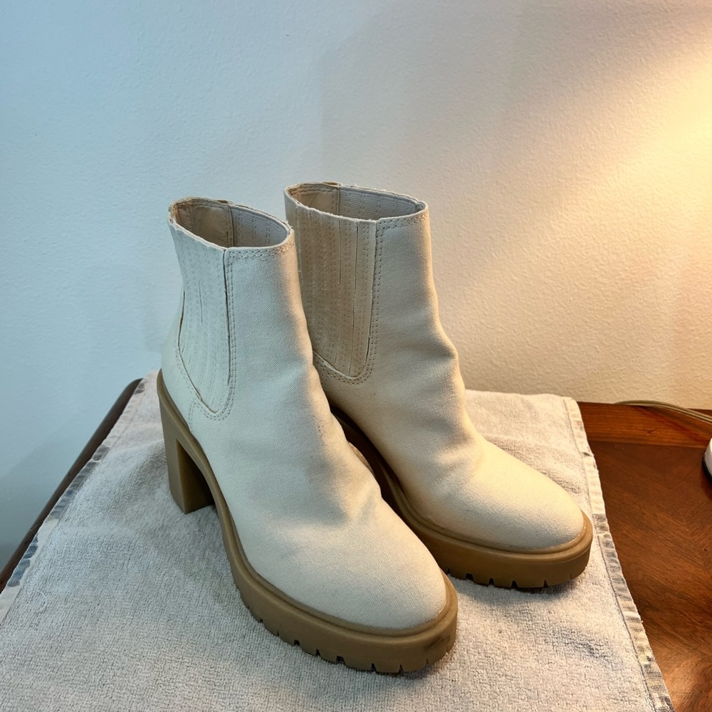 Dolce Vita Caster H2O booties in cream/ivory - Picture 3 of 4